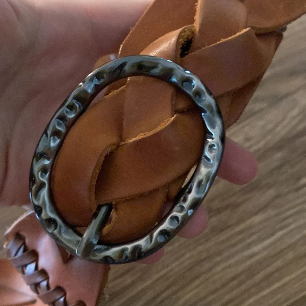 Vintage Womens Braided Brown Tan Leather Belt Small Silver Buckle Boho hippie